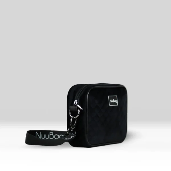 Umhängetasche aus schwarzem Velours. NuuBag Handtaschen